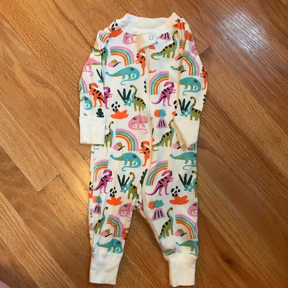 Hanna Andersson Other - Hanna Andersson dinosaur rainbow print bodysuit